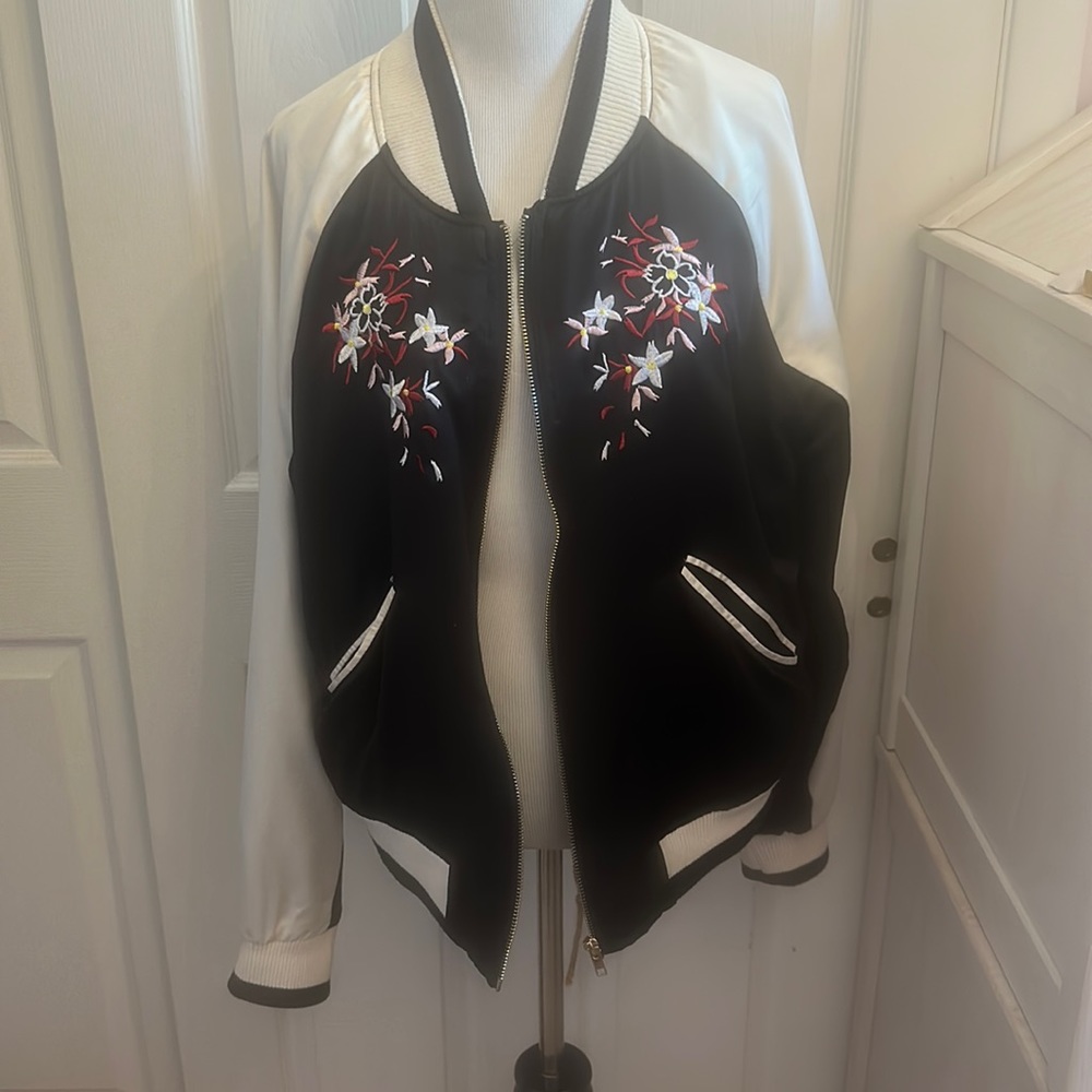 Beautiful Cali 1850 embroidered jacket woman’s XL